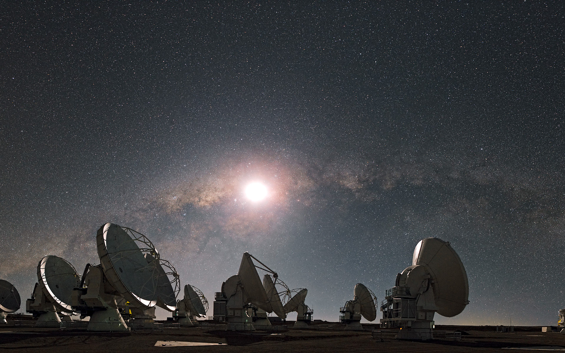 ESO Photo Ambassador Stéphane Guisard captured this astounding panorama from the site of ALMA, the Atacama Large Millimeter/submillimeter Array, in the Chilean Andes. The 5000-metre-high and extremely dry Chajnantor plateau offers the perfe