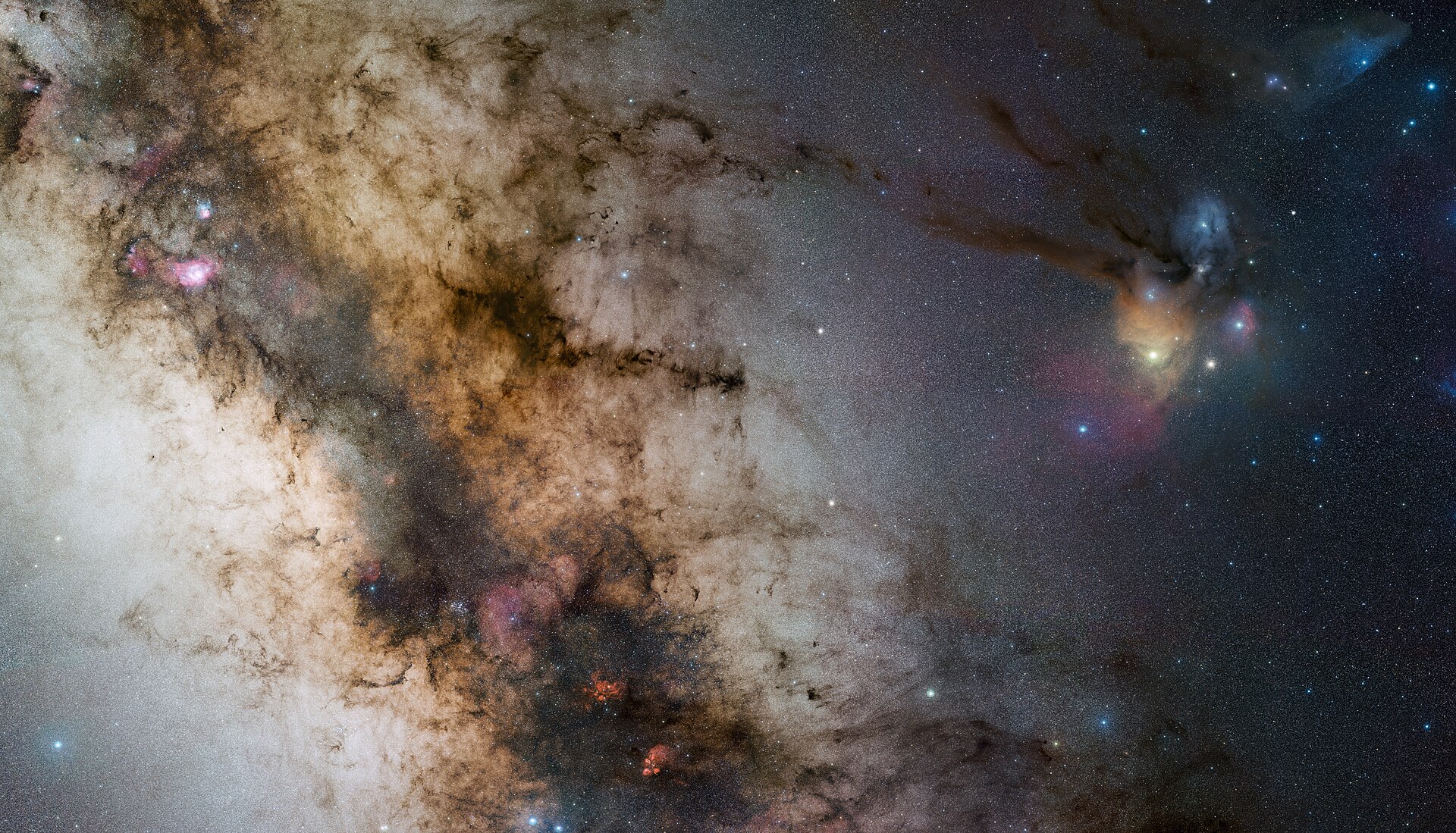 Taken by Stéphane Guisard, an ESO engineer and world-renowned astrophotographer, from Cerro Paranal, home of ESO’s Very Large Telescope, this image directly benefits from the quality of Paranal’s sky, one of the best on the planet. The imag