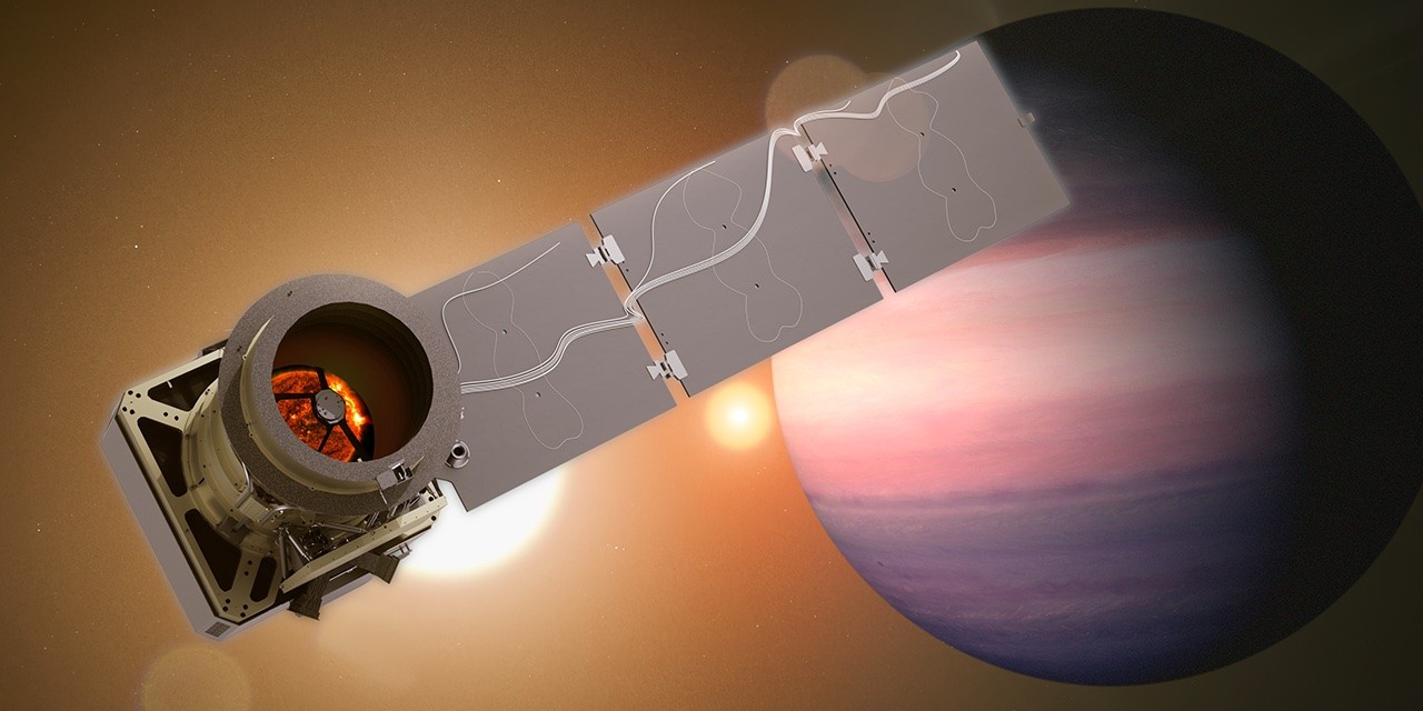 Ilustração do satélite Pandora no espaço, com um exoplaneta e estrelas ao fundo.